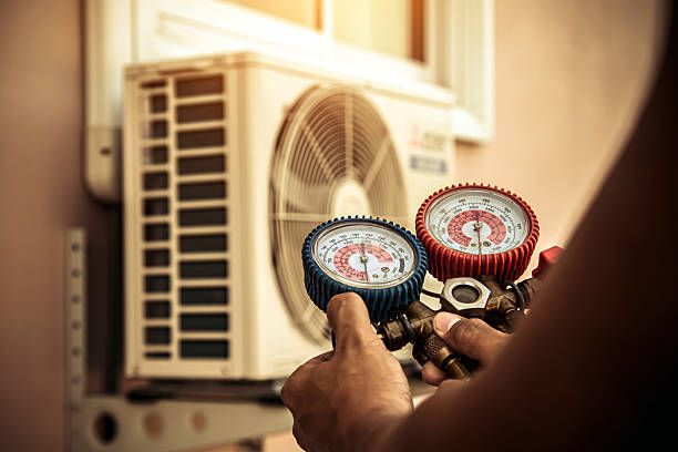 Professional Heat Pump Repair technician working in Bushnell, FL